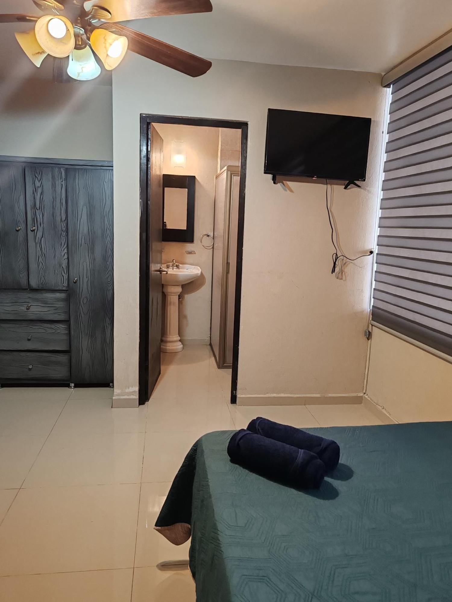 Hostal Vitta Guadalajara Esterno foto